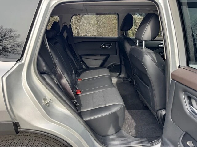 2021 Nissan Rogue - Image 16 of 21