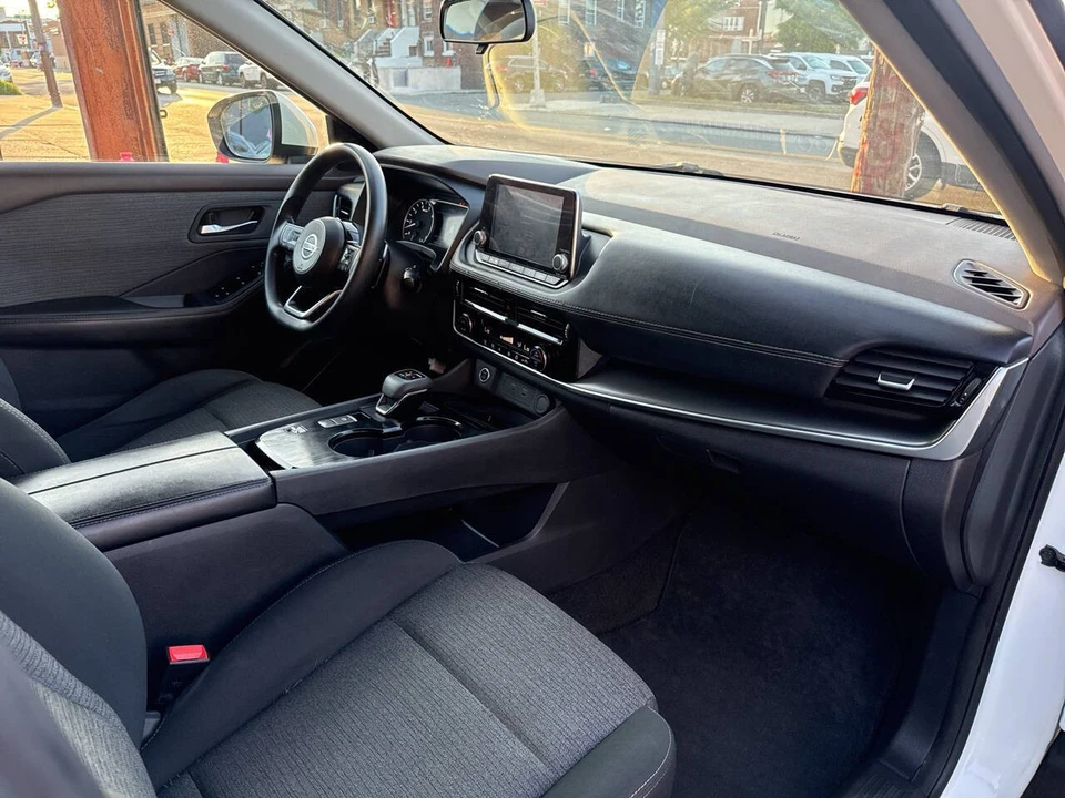2021 Nissan Rogue - Image 16 of 21