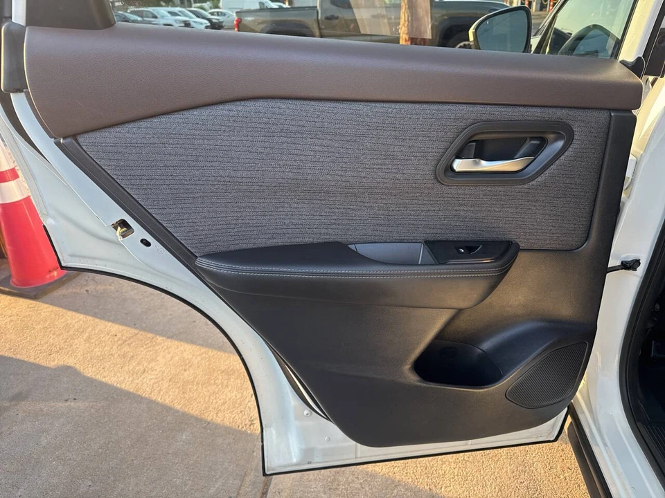 2021 Nissan Rogue - Image 11 of 21