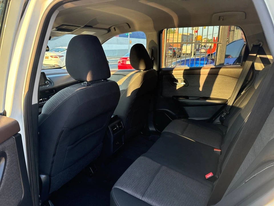 2021 Nissan Rogue - Image 15 of 21