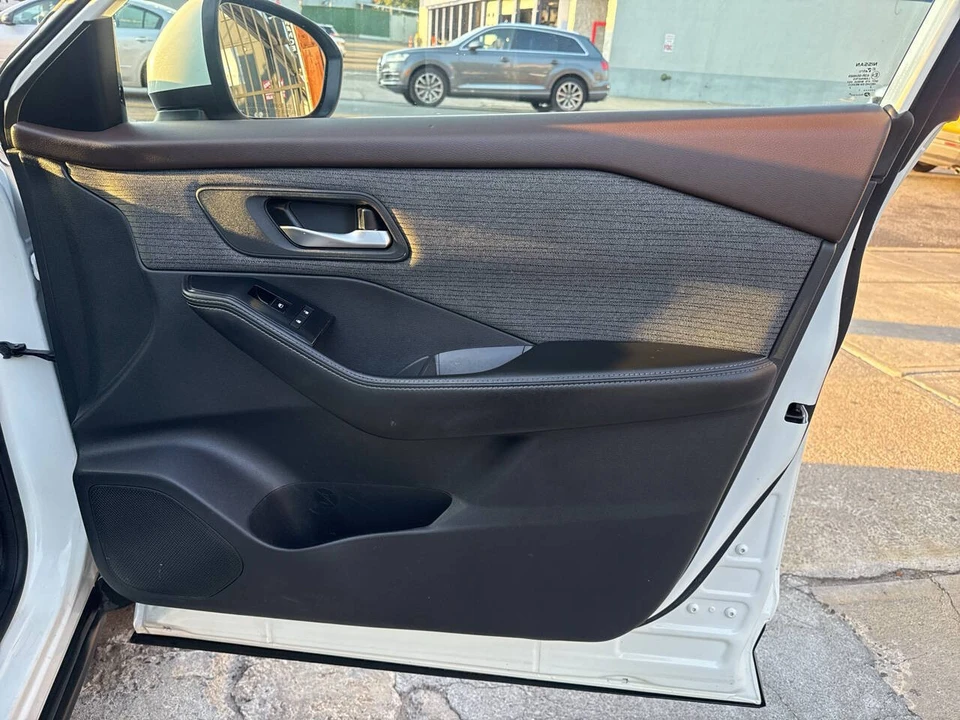 2021 Nissan Rogue - Image 12 of 21