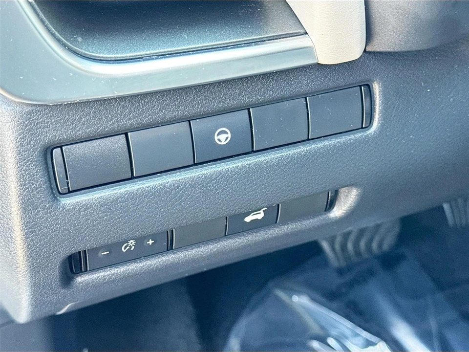 2021 Nissan Rogue - Image 10 of 21