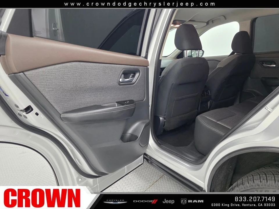 2021 Nissan Rogue - Image 20 of 21