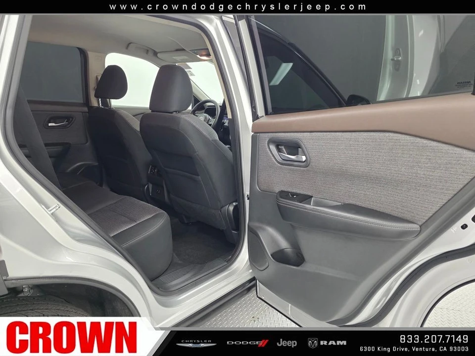 2021 Nissan Rogue - Image 15 of 21