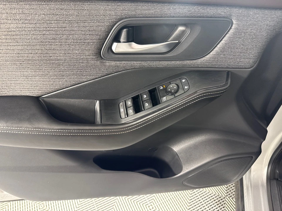 2021 Nissan Rogue - Image 13 of 21