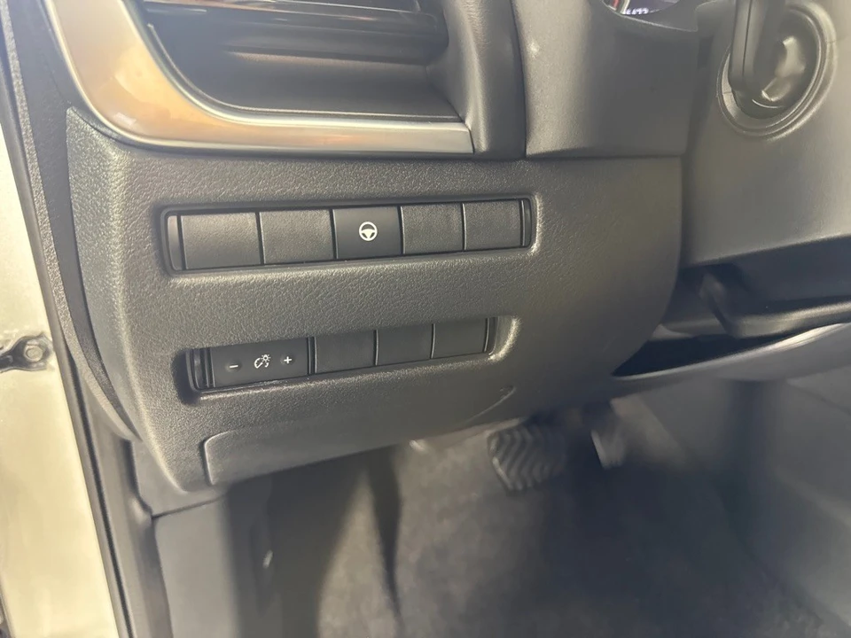 2021 Nissan Rogue - Image 16 of 21