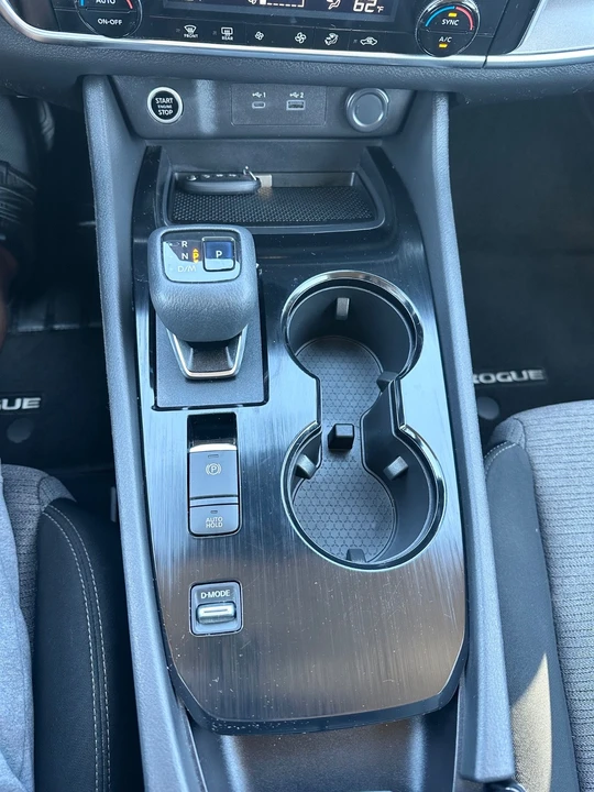 2021 Nissan Rogue - Image 18 of 20