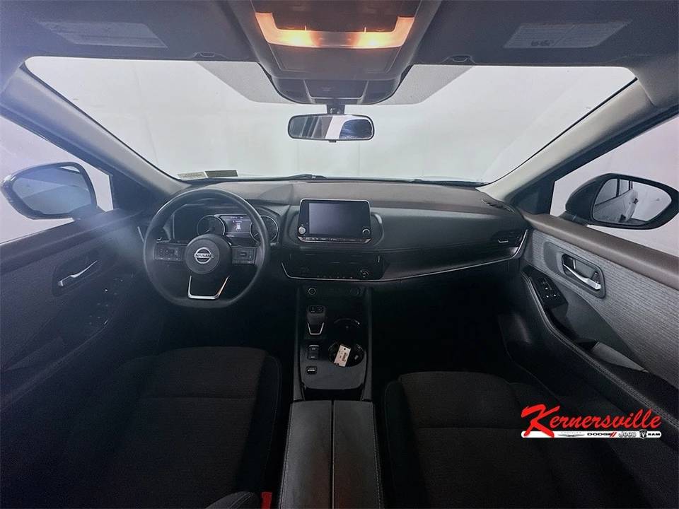 2021 Nissan Rogue - Image 10 of 21