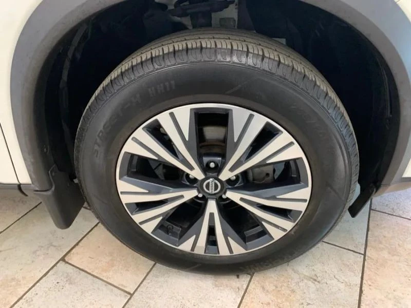 2021 Nissan Rogue - Image 10 of 12