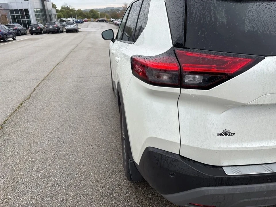 2021 Nissan Rogue - Image 4 of 21