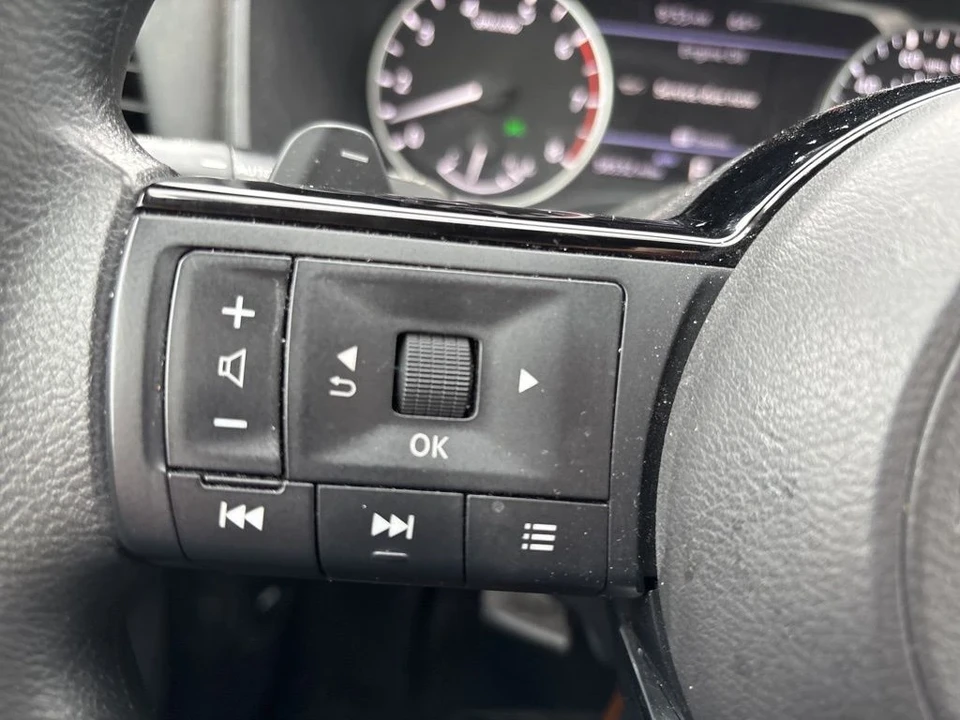2021 Nissan Rogue - Image 17 of 21