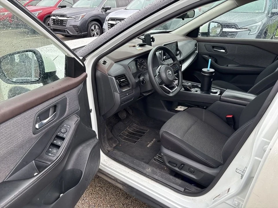 2021 Nissan Rogue - Image 12 of 21