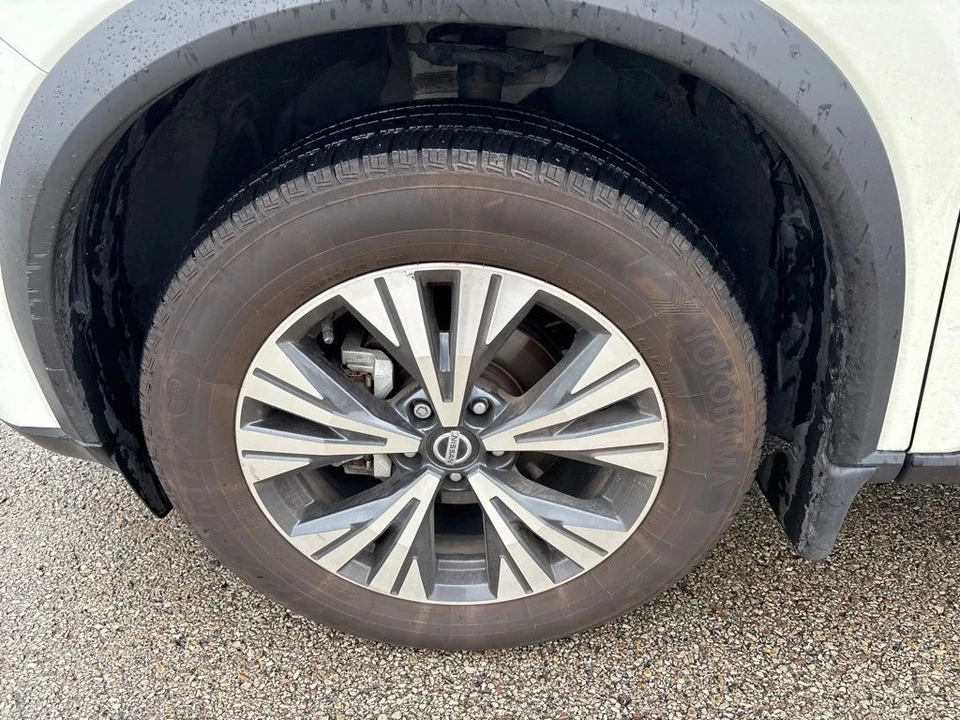 2021 Nissan Rogue - Image 11 of 21