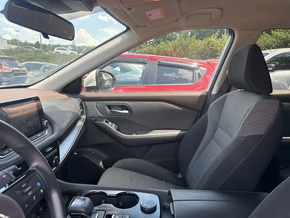 2021 Nissan Rogue - Image 11 of 12