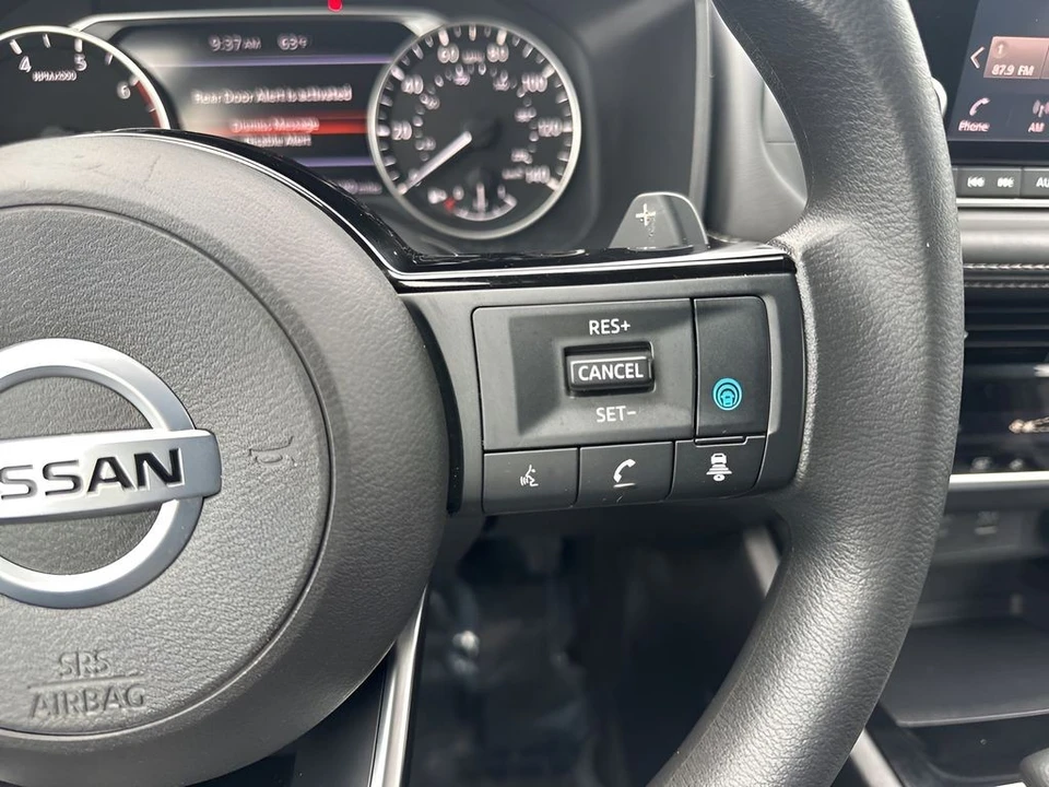 2021 Nissan Rogue - Image 15 of 21
