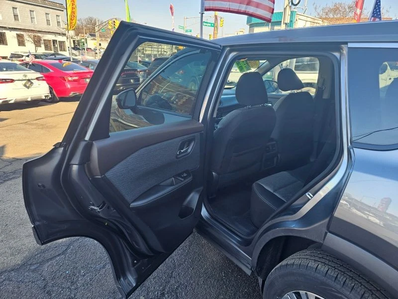 2021 Nissan Rogue - Image 10 of 12