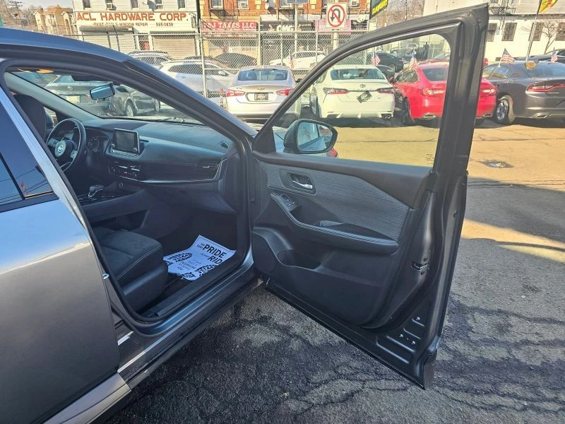 2021 Nissan Rogue - Image 11 of 12