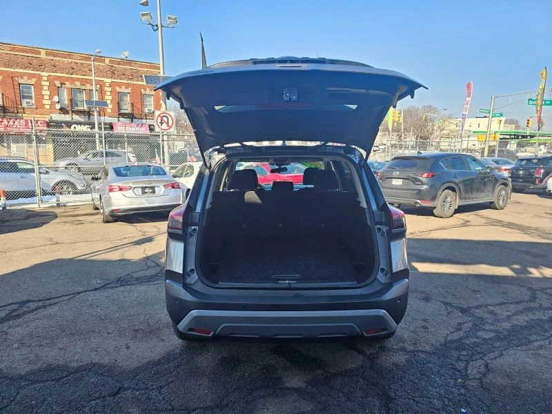2021 Nissan Rogue - Image 8 of 12