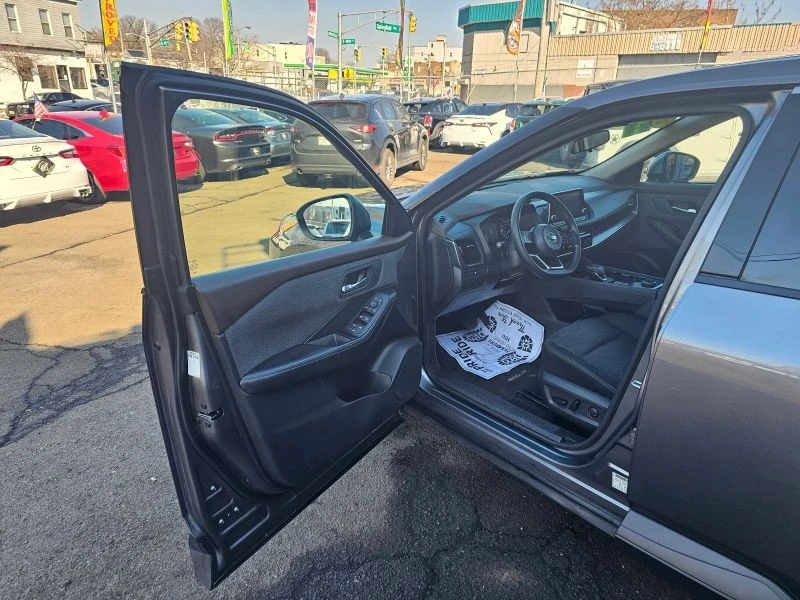 2021 Nissan Rogue - Image 9 of 12
