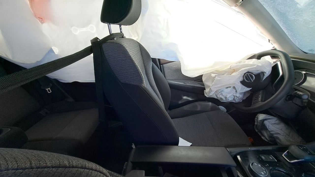2021 Nissan Rogue - Image 4 of 11