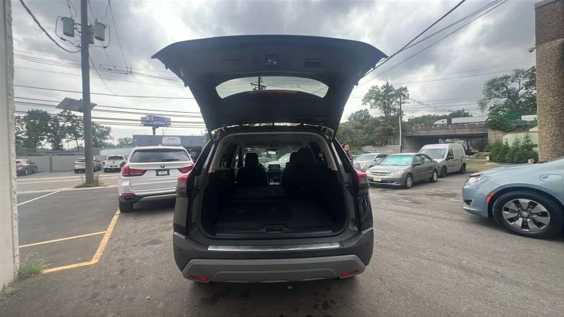 2021 Nissan Rogue - Image 9 of 12