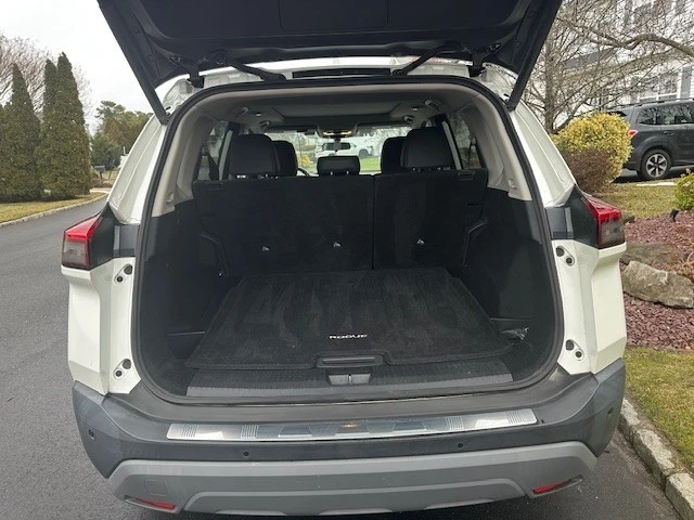 2021 Nissan Rogue - Image 11 of 12