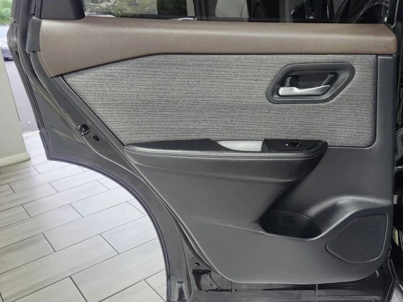 2021 Nissan Rogue - Image 12 of 12