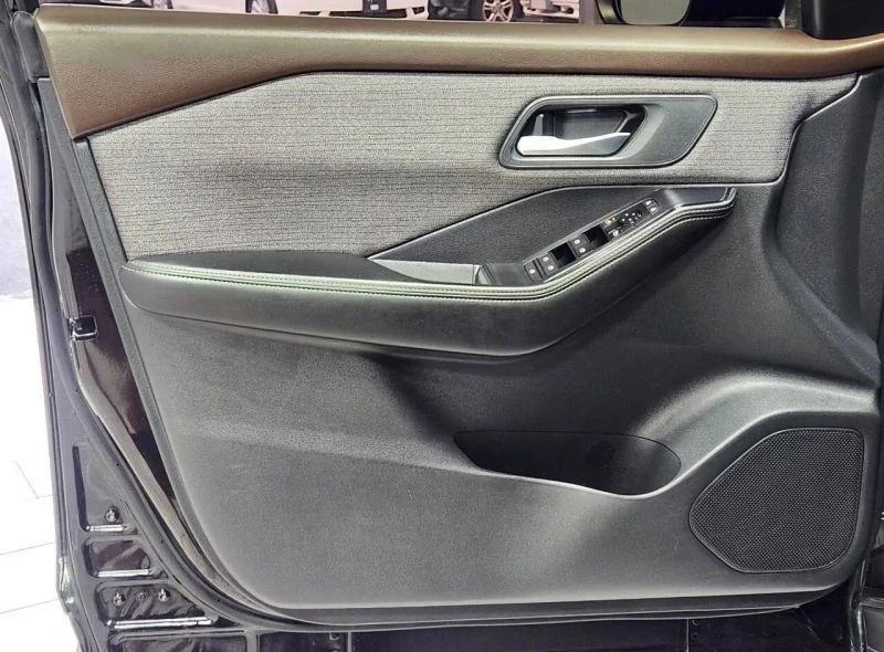 2021 Nissan Rogue - Image 10 of 12