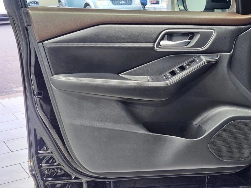 2021 Nissan Rogue - Image 10 of 12