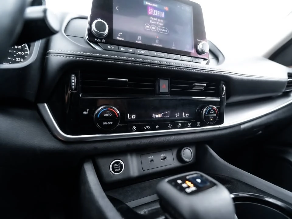 2021 Nissan Rogue - Image 15 of 20
