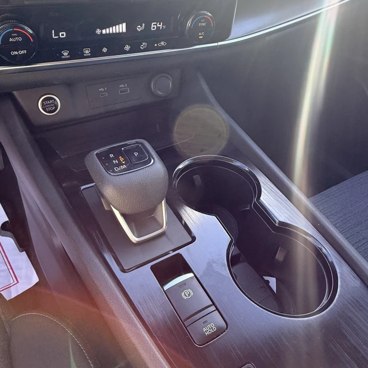 2021 Nissan Rogue - Image 11 of 15