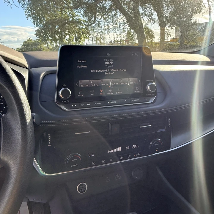 2021 Nissan Rogue - Image 12 of 15