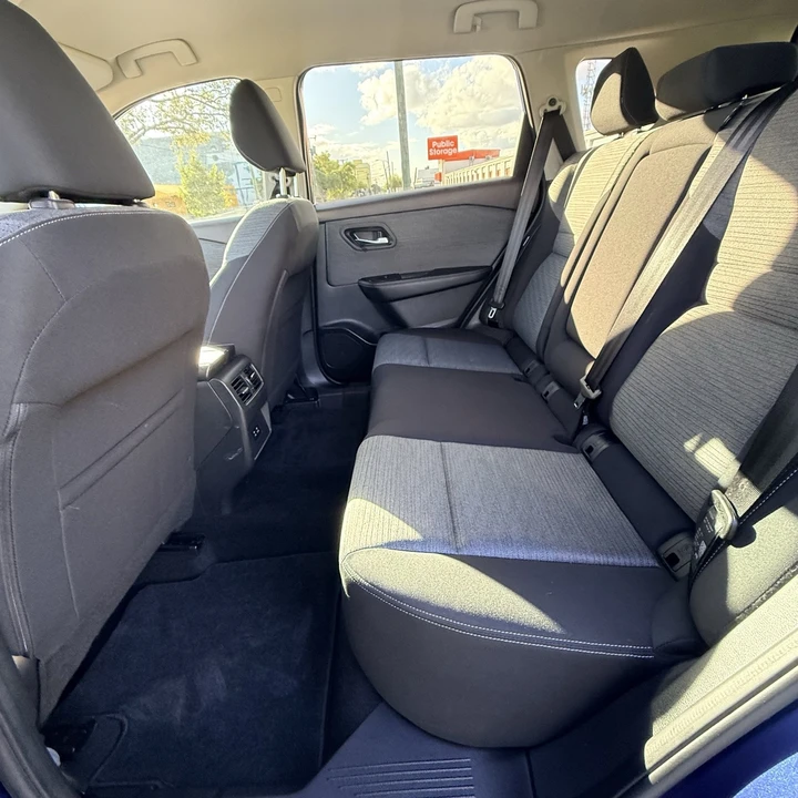 2021 Nissan Rogue - Image 10 of 15