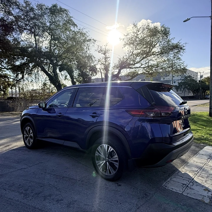 2021 Nissan Rogue - Image 7 of 15