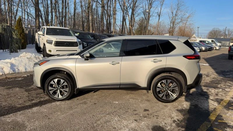2021 Nissan Rogue - Image 8 of 12
