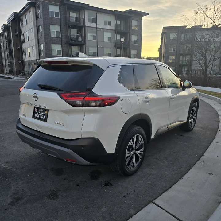 2021 Nissan Rogue - Image 4 of 13