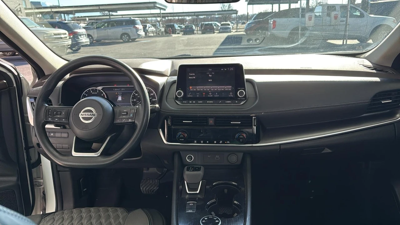 2021 Nissan Rogue - Image 9 of 13