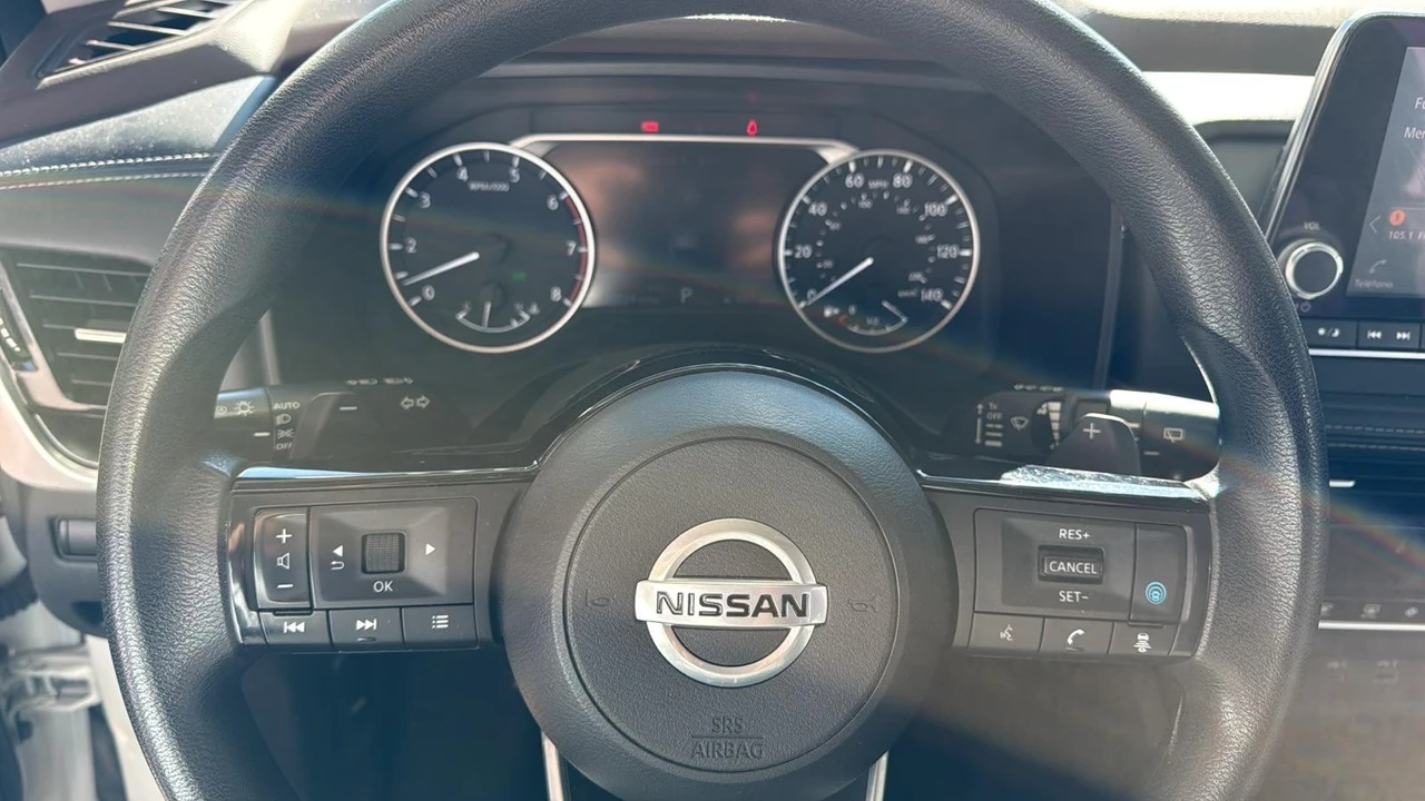 2021 Nissan Rogue - Image 10 of 13