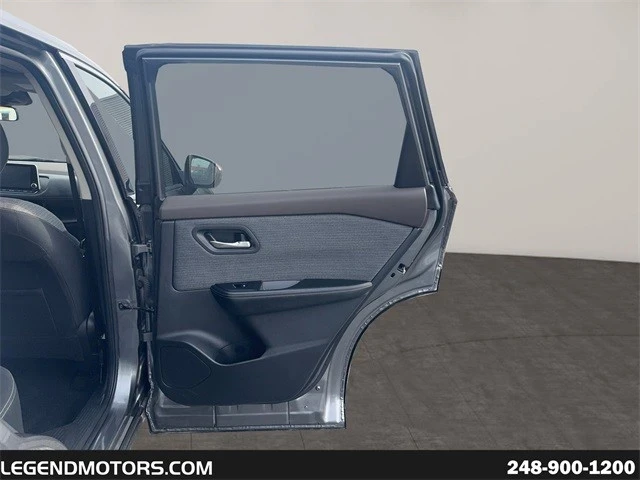 2021 Nissan Rogue - Image 18 of 21