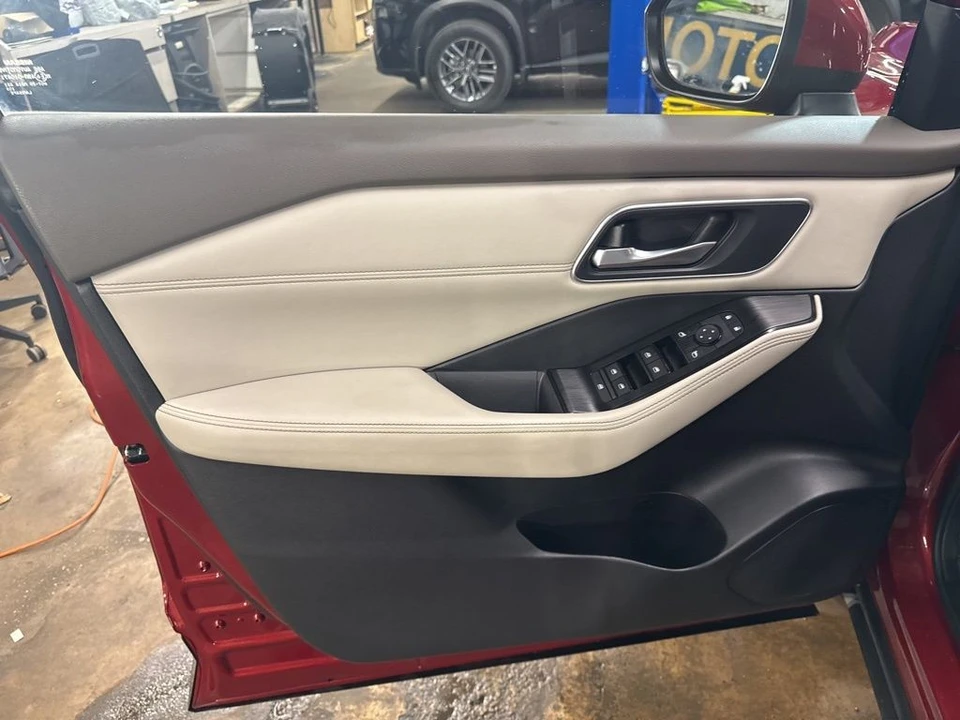 2021 Nissan Rogue - Image 11 of 12
