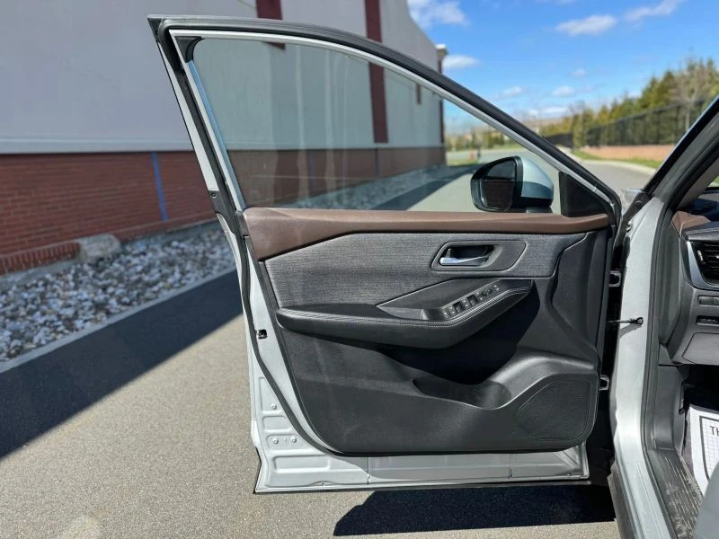 2021 Nissan Rogue - Image 11 of 12