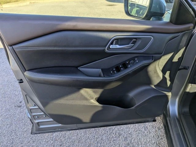 2021 Nissan Rogue - Image 16 of 21