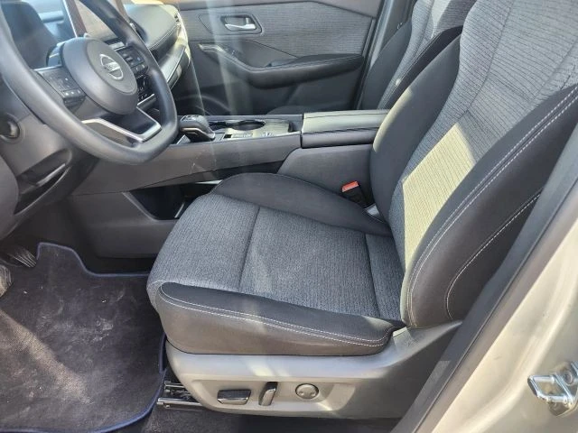2021 Nissan Rogue - Image 17 of 31