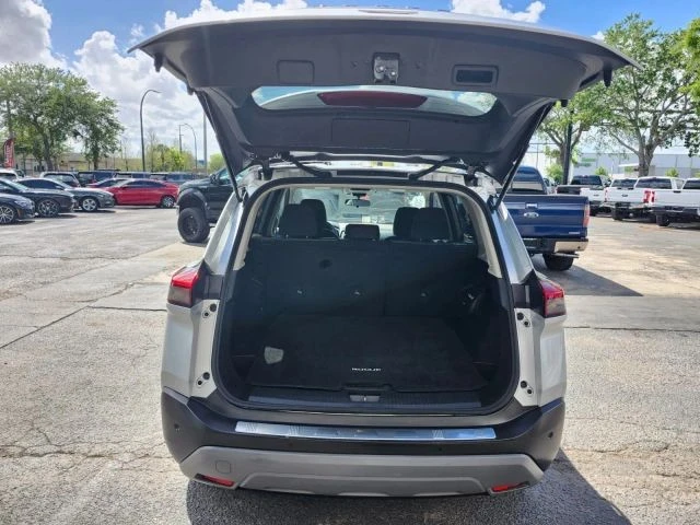 2021 Nissan Rogue - Image 7 of 31