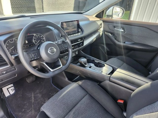 2021 Nissan Rogue - Image 13 of 31