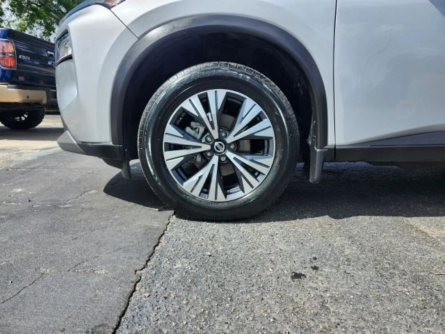 2021 Nissan Rogue - Image 10 of 31