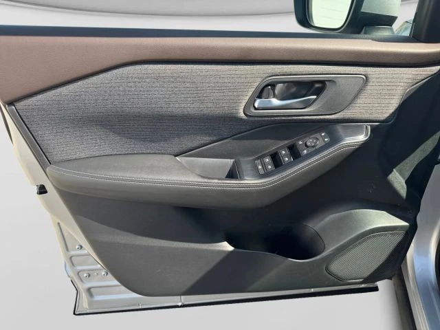 2021 Nissan Rogue - Image 14 of 21