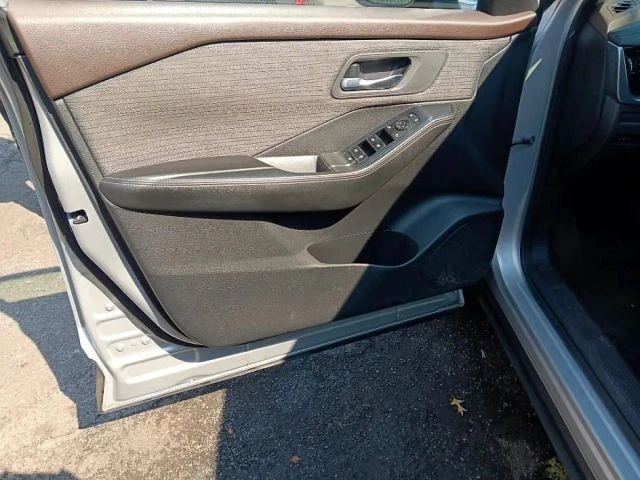 2021 Nissan Rogue - Image 4 of 15