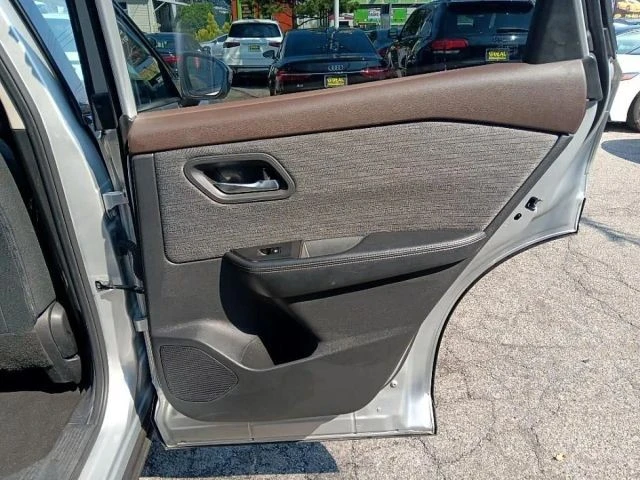 2021 Nissan Rogue - Image 14 of 15