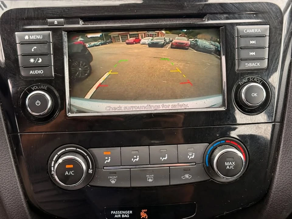 2021 Nissan Rogue - Image 14 of 15